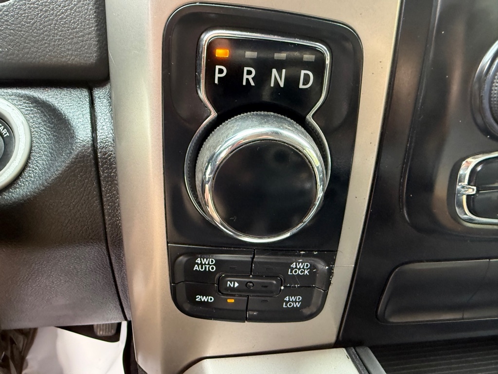 RAM 1500 SLT Crew Cab SWB 4WD 2017 RAM 1500 SLT Crew Cab SWB 4WD 2017