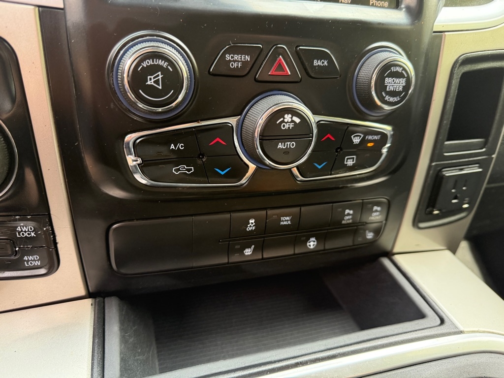 RAM 1500 SLT Crew Cab SWB 4WD 2017 RAM 1500 SLT Crew Cab SWB 4WD 2017