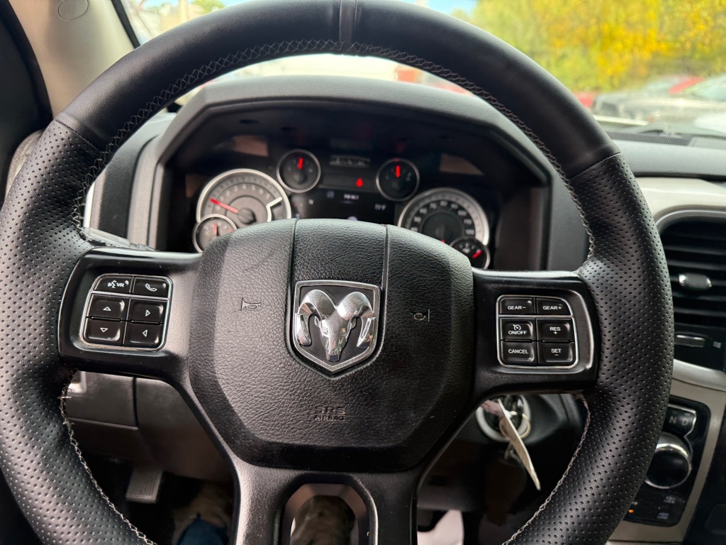 RAM 1500 SLT Crew Cab SWB 4WD 2017 RAM 1500 SLT Crew Cab SWB 4WD 2017