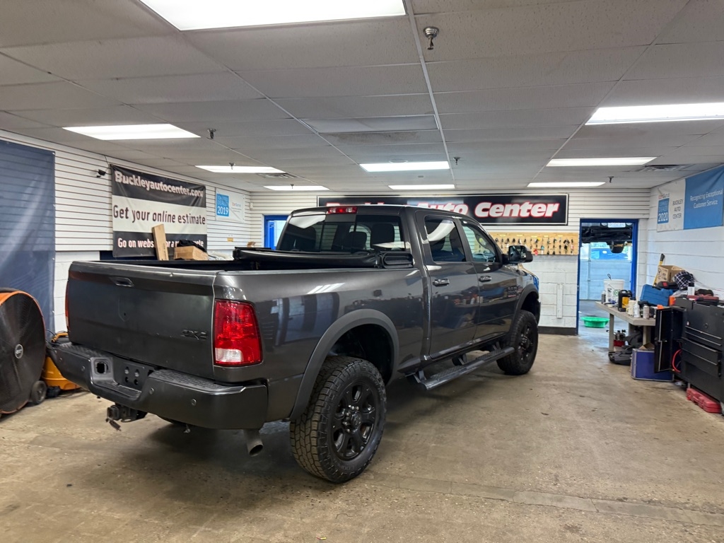 RAM 2500 SLT Crew Cab SWB 4WD 2017 RAM 2500 SLT Crew Cab SWB 4WD 2017