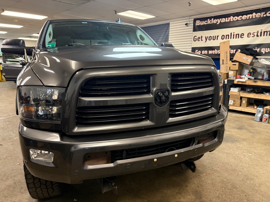 RAM 2500 SLT Crew Cab SWB 4WD 2017 RAM 2500 SLT Crew Cab SWB 4WD 2017