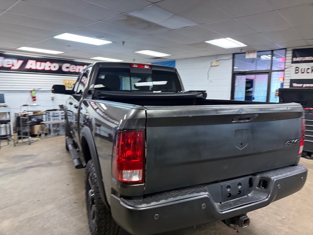 RAM 2500 SLT Crew Cab SWB 4WD 2017 RAM 2500 SLT Crew Cab SWB 4WD 2017