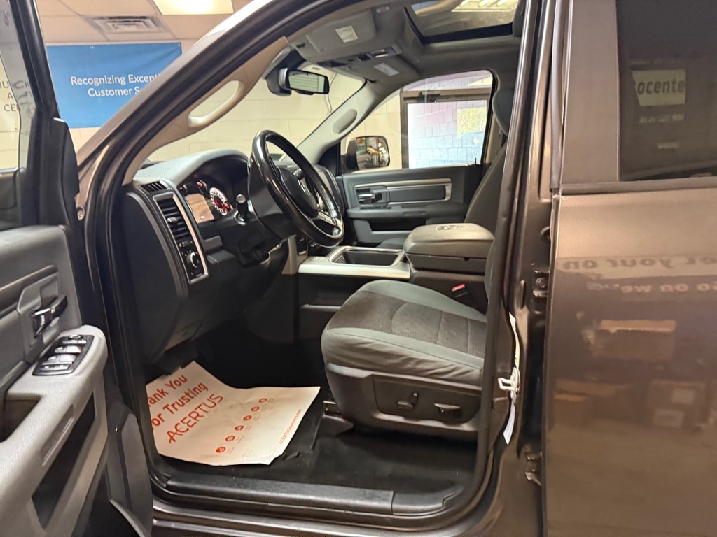 RAM 2500 SLT Crew Cab SWB 4WD 2017 RAM 2500 SLT Crew Cab SWB 4WD 2017