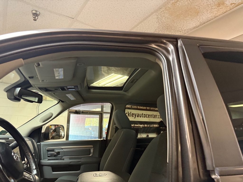 RAM 2500 SLT Crew Cab SWB 4WD 2017 RAM 2500 SLT Crew Cab SWB 4WD 2017