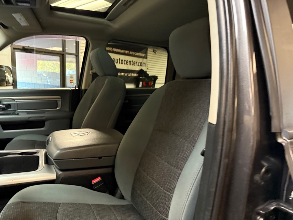 RAM 2500 SLT Crew Cab SWB 4WD 2017 RAM 2500 SLT Crew Cab SWB 4WD 2017