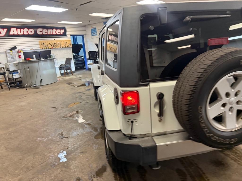 Jeep Wrangler Unlimited Sahara 4WD 2017