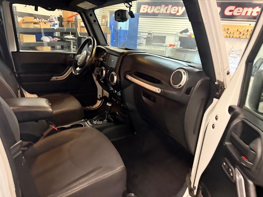 Jeep Wrangler Unlimited Sahara 4WD 2017