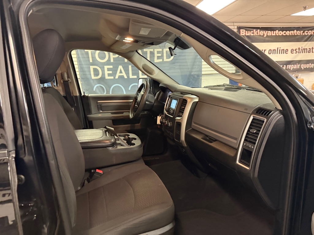 RAM 1500 Classic Tradesman Quad Cab 4WD 2020 RAM 1500 Classic Tradesman Quad Cab 4WD 2020