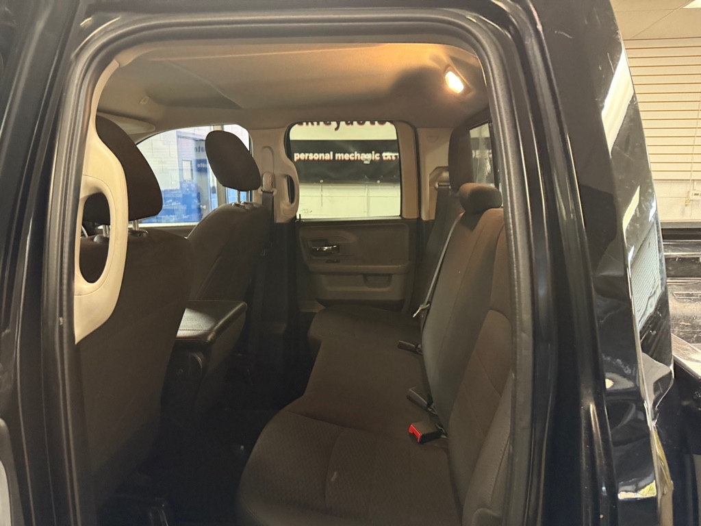 RAM 1500 Classic Tradesman Quad Cab 4WD 2020 RAM 1500 Classic Tradesman Quad Cab 4WD 2020