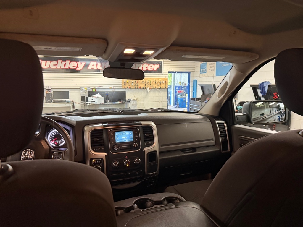 RAM 1500 Classic Tradesman Quad Cab 4WD 2020 RAM 1500 Classic Tradesman Quad Cab 4WD 2020