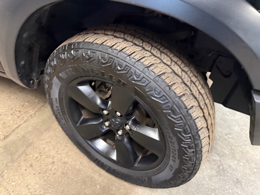 RAM 1500 Classic Tradesman Quad Cab 4WD 2020 RAM 1500 Classic Tradesman Quad Cab 4WD 2020