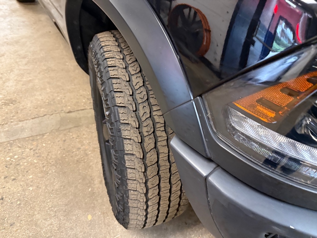 RAM 1500 Classic Tradesman Quad Cab 4WD 2020 RAM 1500 Classic Tradesman Quad Cab 4WD 2020