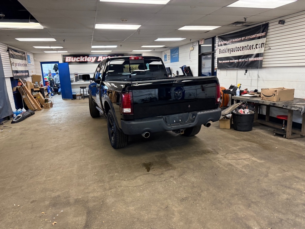 RAM 1500 Classic Tradesman Quad Cab 4WD 2020 RAM 1500 Classic Tradesman Quad Cab 4WD 2020