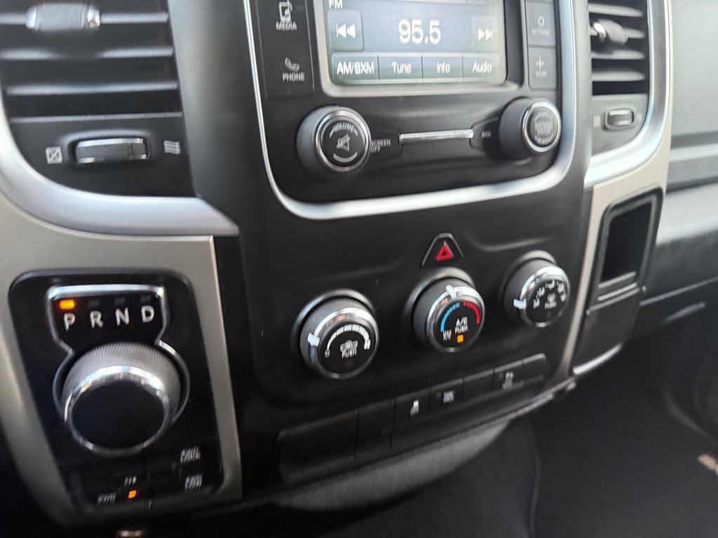 RAM 1500 Classic Tradesman Quad Cab 4WD 2020 RAM 1500 Classic Tradesman Quad Cab 4WD 2020
