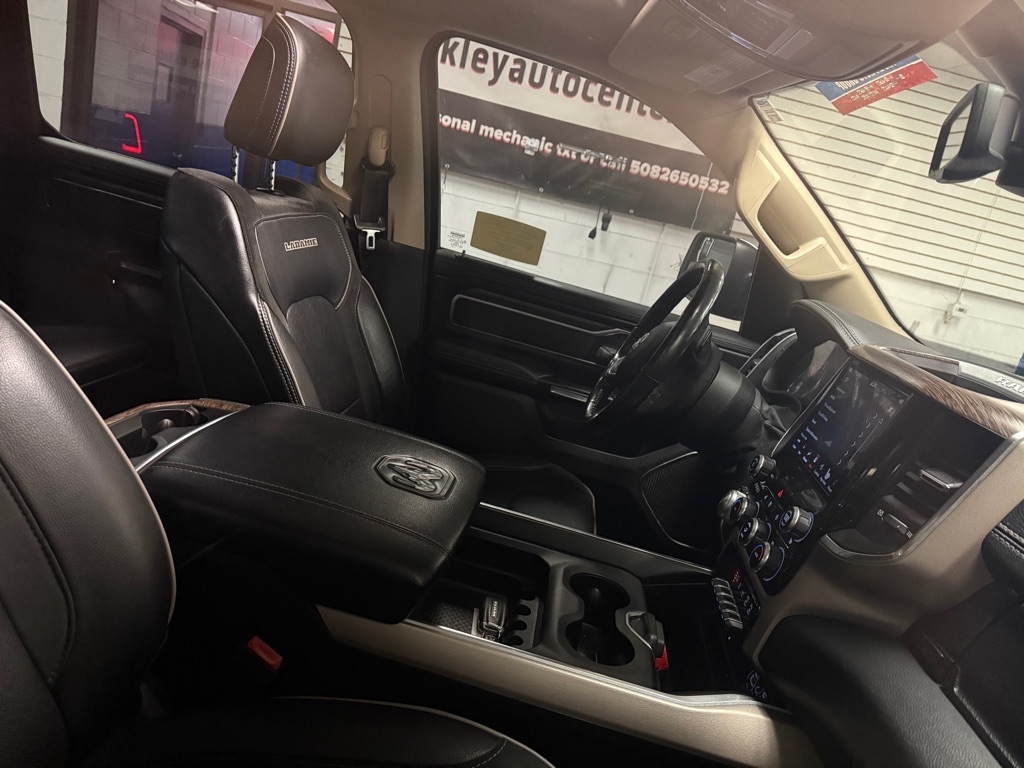 RAM 1500 Laramie Crew Cab SWB 4WD 2019 RAM 1500 Laramie Crew Cab SWB 4WD 2019