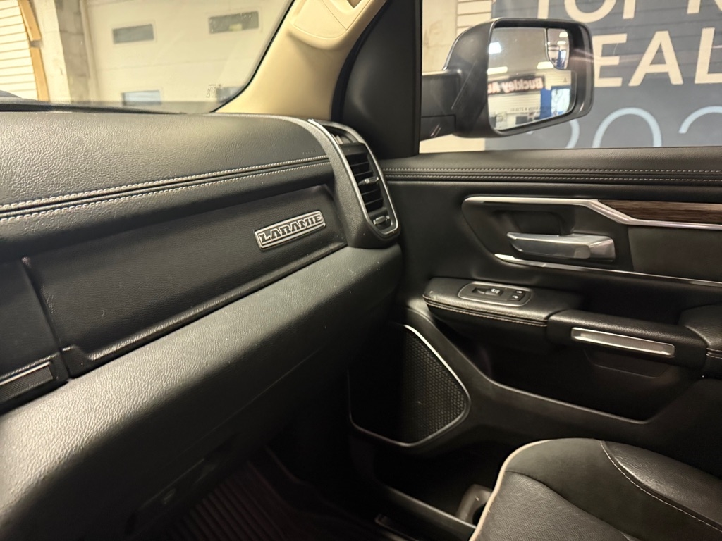 RAM 1500 Laramie Crew Cab SWB 4WD 2019 RAM 1500 Laramie Crew Cab SWB 4WD 2019