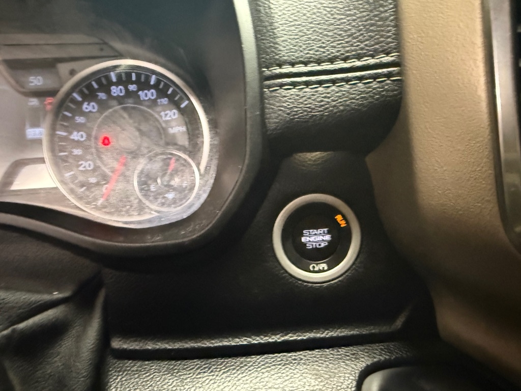 RAM 1500 Laramie Crew Cab SWB 4WD 2019 RAM 1500 Laramie Crew Cab SWB 4WD 2019