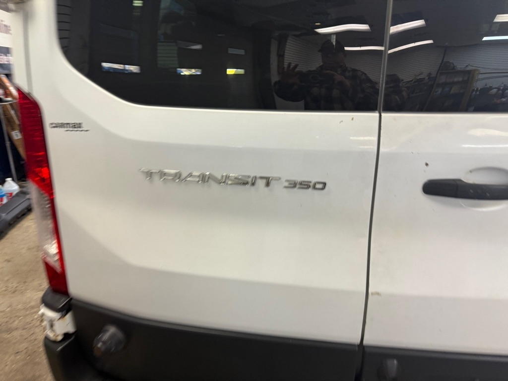 Ford Transit 350 Wagon Low Roof XL 60/40 Pass. 148-in. WB 2016 Ford Transit 350 Wagon Low Roof XL 60/40 Pass. 148-in. WB 2016