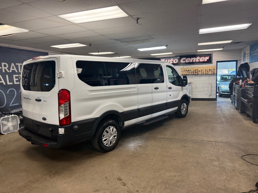 Ford Transit 350 Wagon Low Roof XL 60/40 Pass. 148-in. WB 2016 Ford Transit 350 Wagon Low Roof XL 60/40 Pass. 148-in. WB 2016