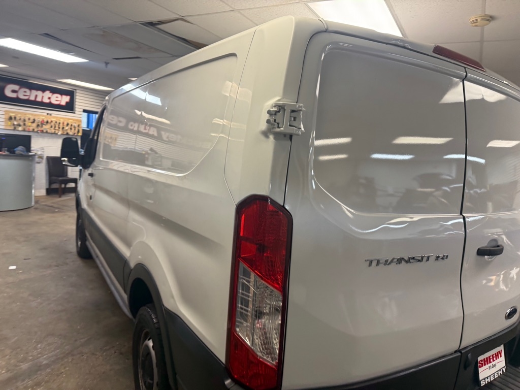 Ford Transit 150 Van Low Roof 60/40 Pass. 130-in. WB 2016