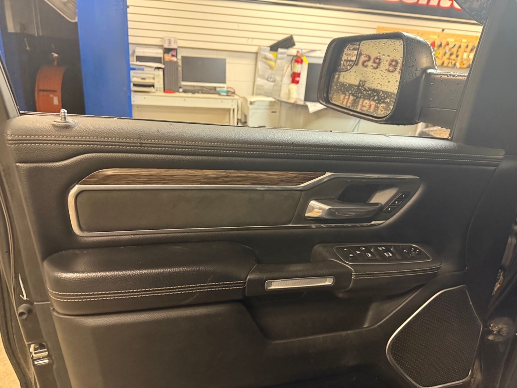 RAM 1500 Laramie Quad Cab 4WD 2019