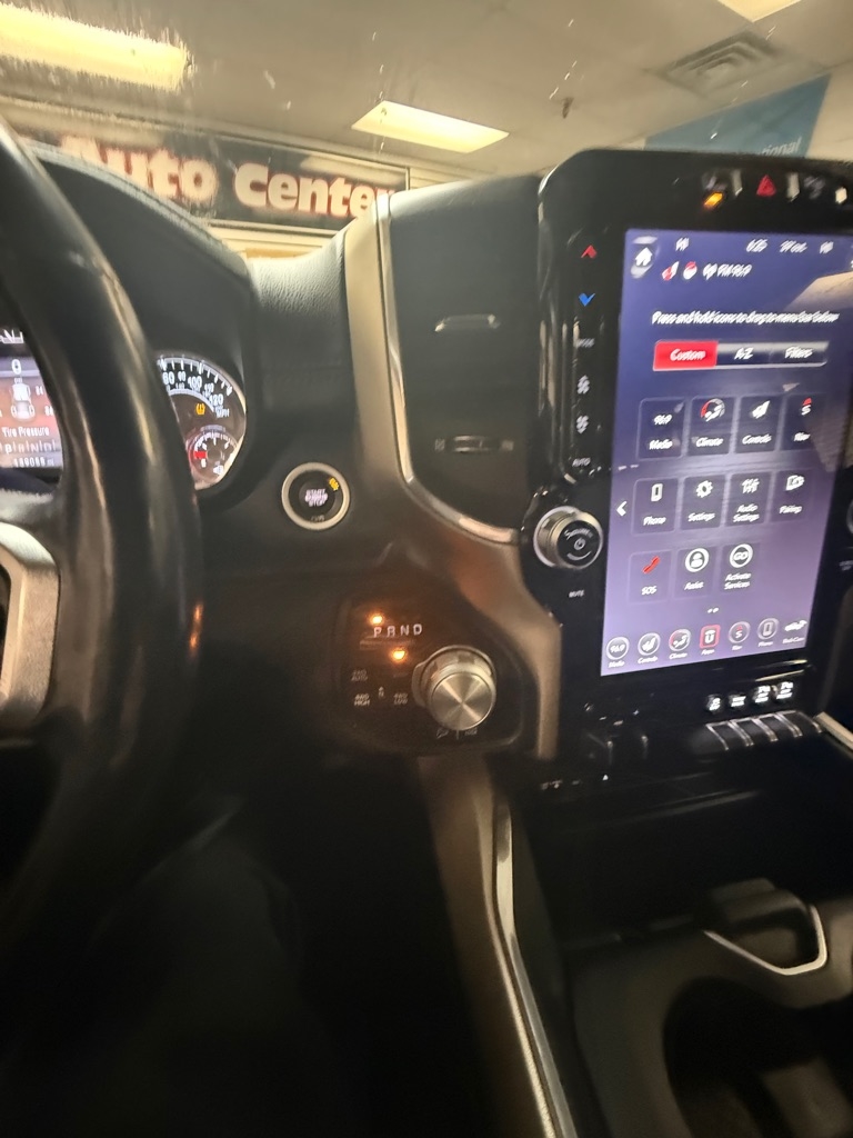 RAM 1500 Laramie Quad Cab 4WD 2019