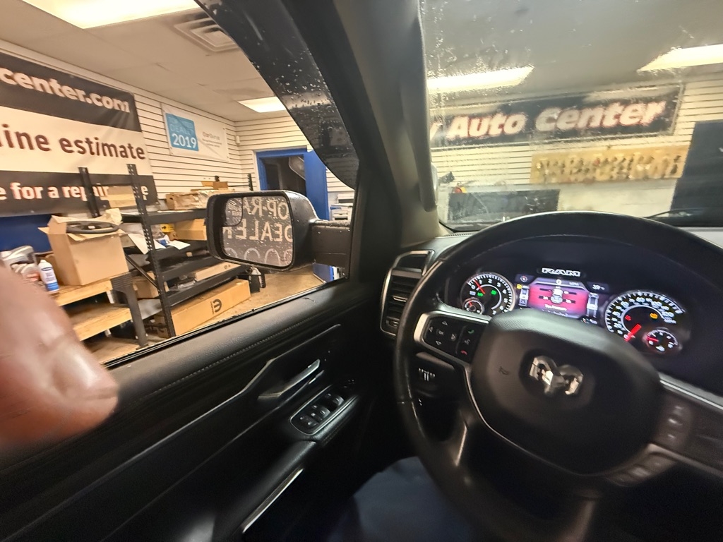 RAM 1500 Laramie Quad Cab 4WD 2019