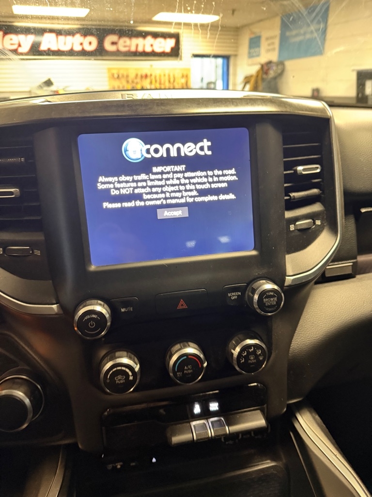 RAM 1500 Big Horn Crew Cab SWB 4WD 2019