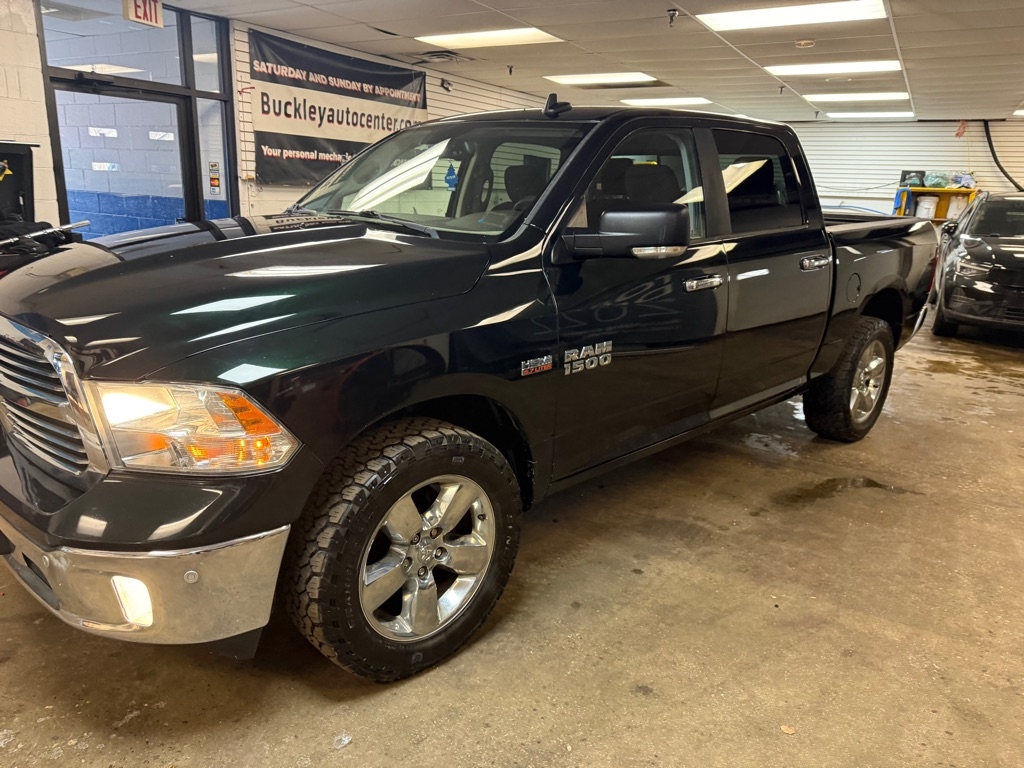 2016 RAM 1500 SLT Crew Cab SWB 4WD