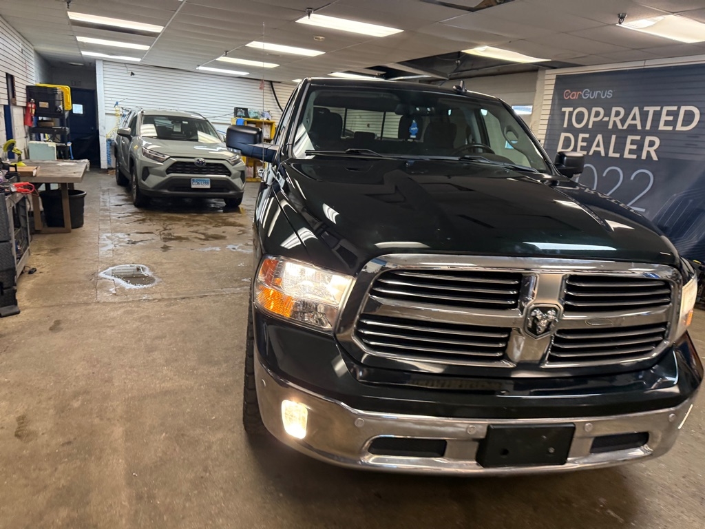 RAM 1500 SLT Crew Cab SWB 4WD 2016