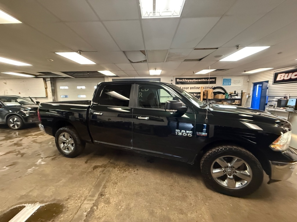 RAM 1500 SLT Crew Cab SWB 4WD 2016