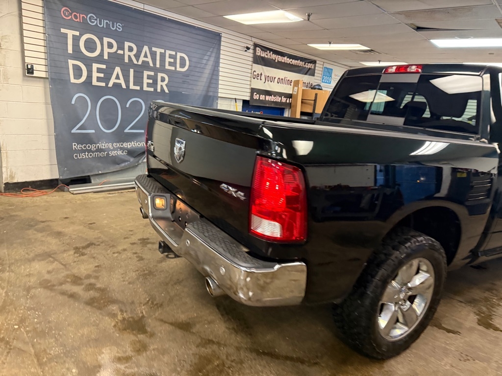 RAM 1500 SLT Crew Cab SWB 4WD 2016