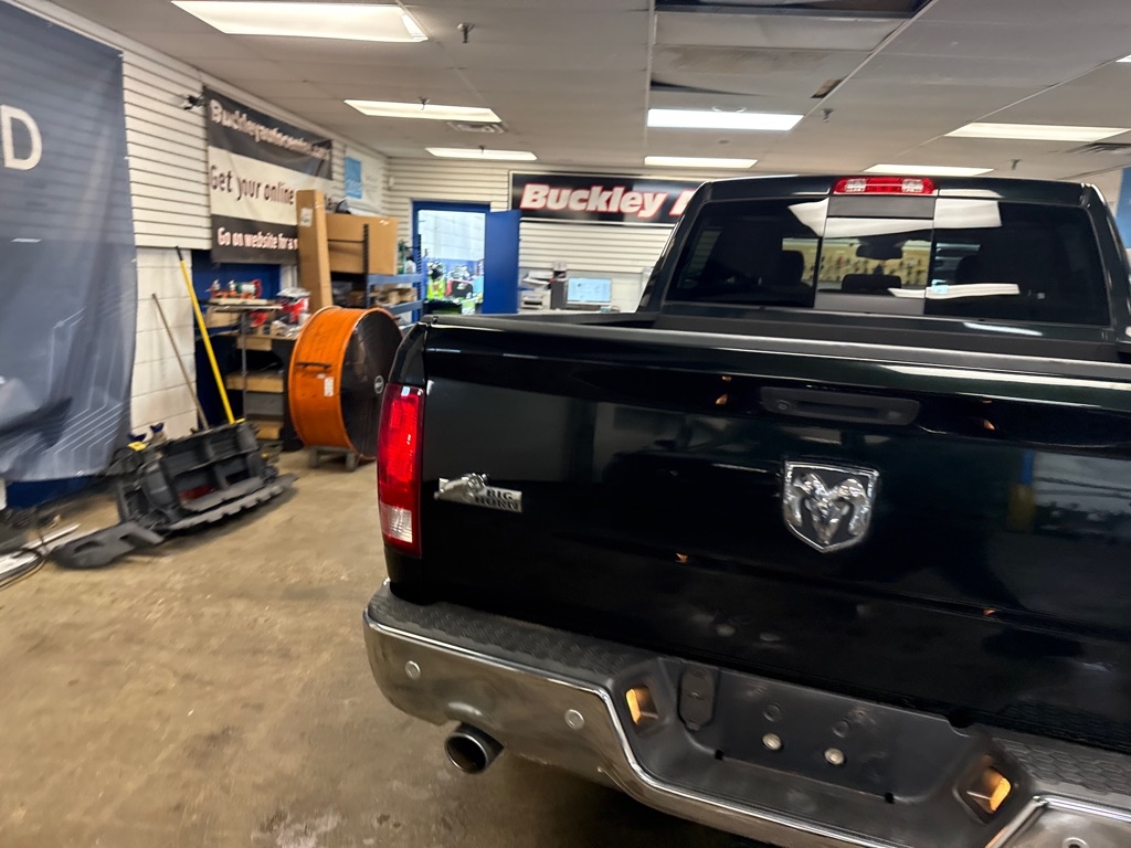 RAM 1500 SLT Crew Cab SWB 4WD 2016