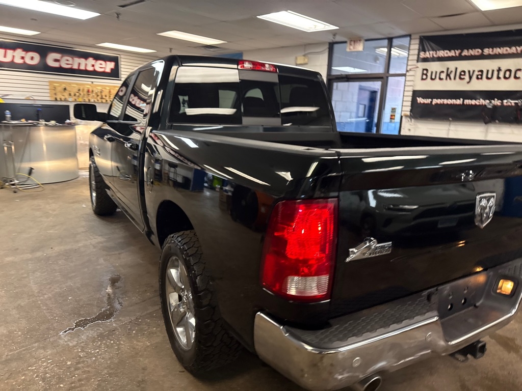 RAM 1500 SLT Crew Cab SWB 4WD 2016