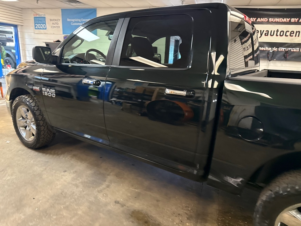 RAM 1500 SLT Crew Cab SWB 4WD 2016