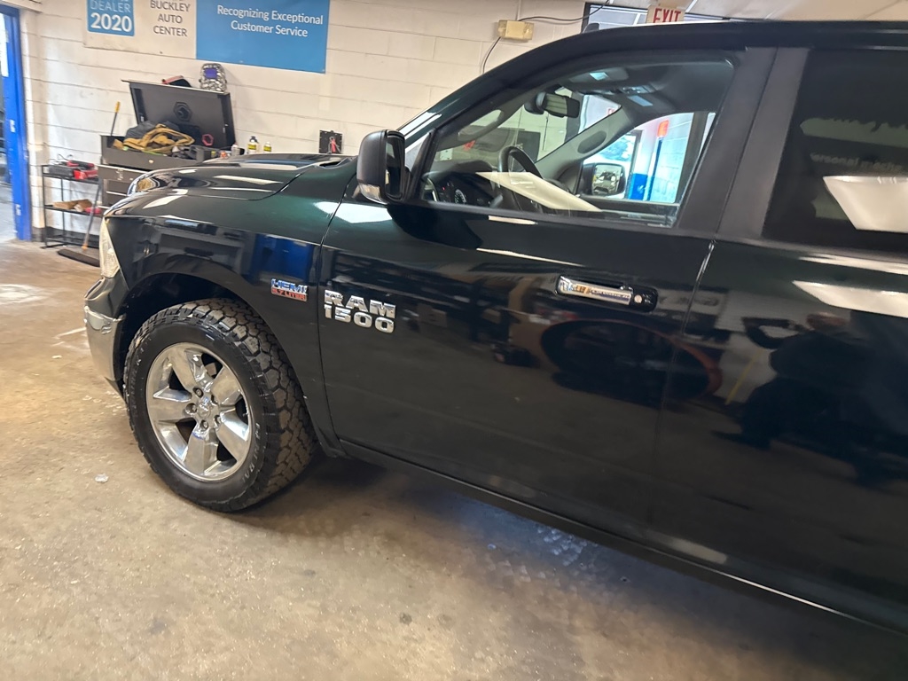 RAM 1500 SLT Crew Cab SWB 4WD 2016