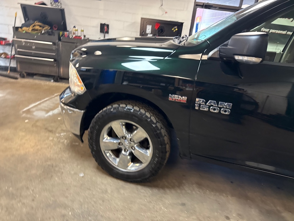 RAM 1500 SLT Crew Cab SWB 4WD 2016