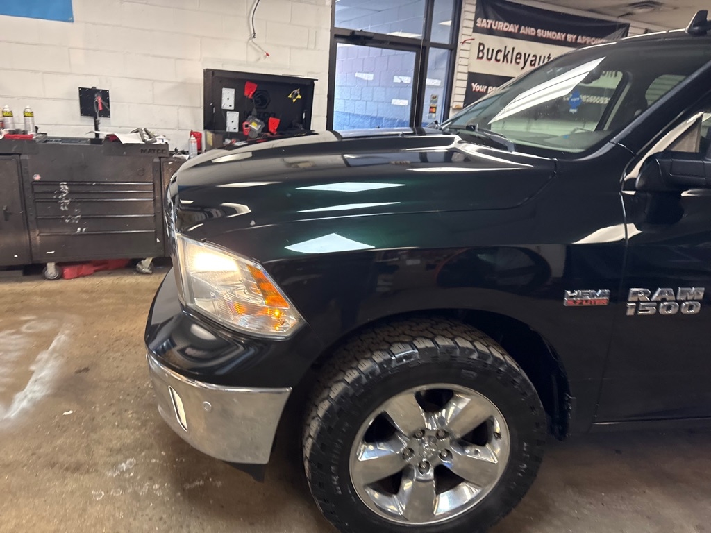 RAM 1500 SLT Crew Cab SWB 4WD 2016