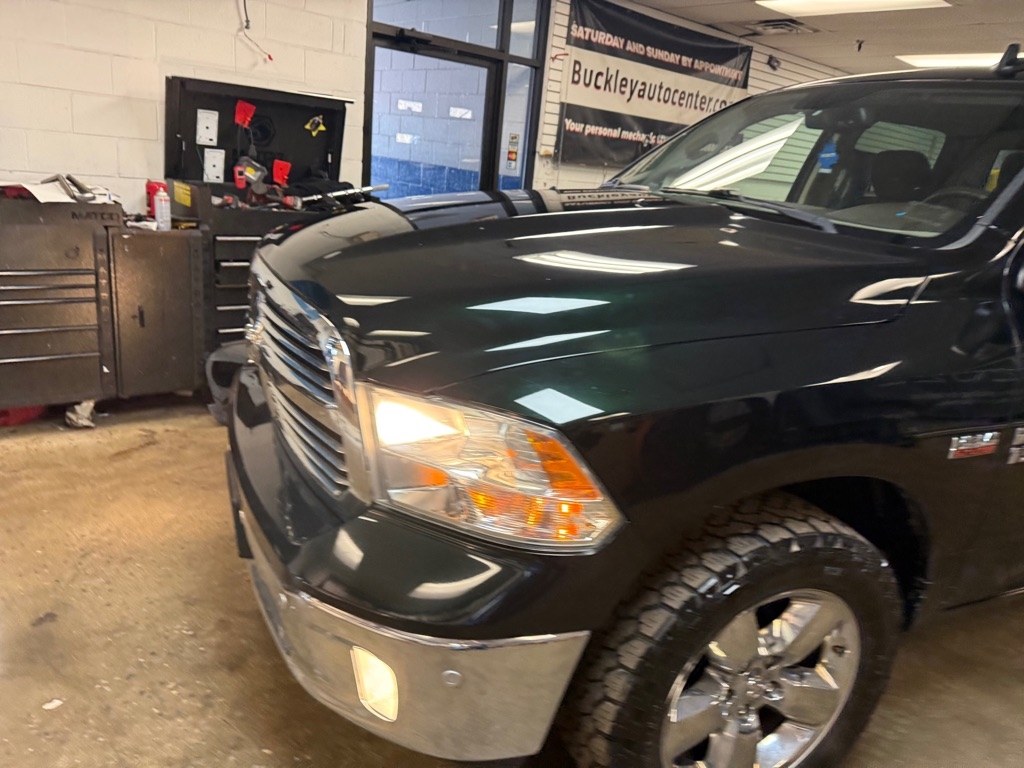 RAM 1500 SLT Crew Cab SWB 4WD 2016