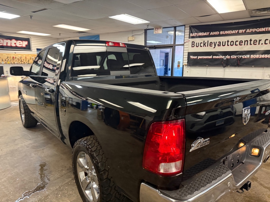 RAM 1500 SLT Crew Cab SWB 4WD 2016