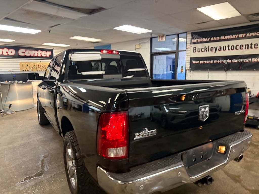 RAM 1500 SLT Crew Cab SWB 4WD 2016