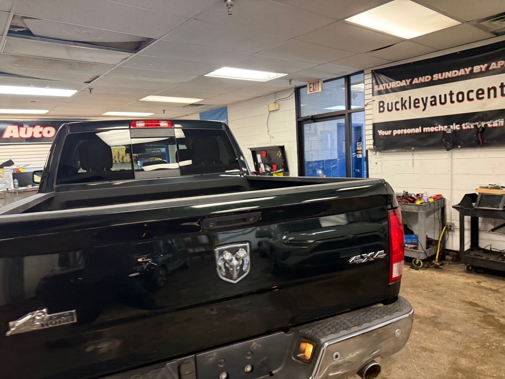 RAM 1500 SLT Crew Cab SWB 4WD 2016