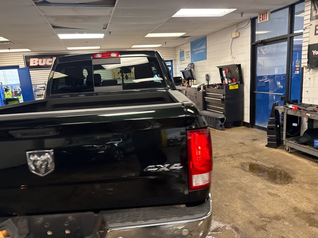 RAM 1500 SLT Crew Cab SWB 4WD 2016