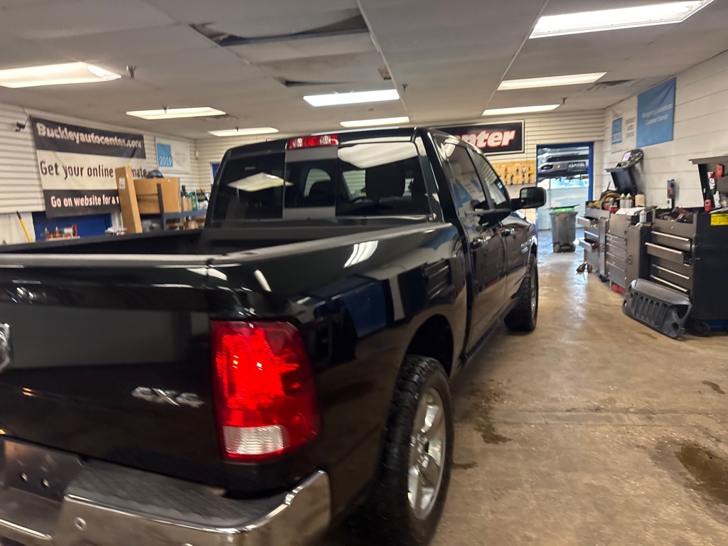 RAM 1500 SLT Crew Cab SWB 4WD 2016