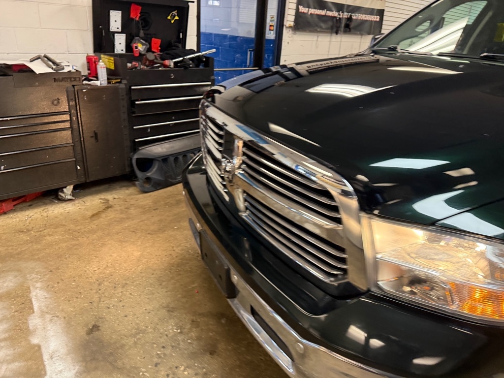 RAM 1500 SLT Crew Cab SWB 4WD 2016