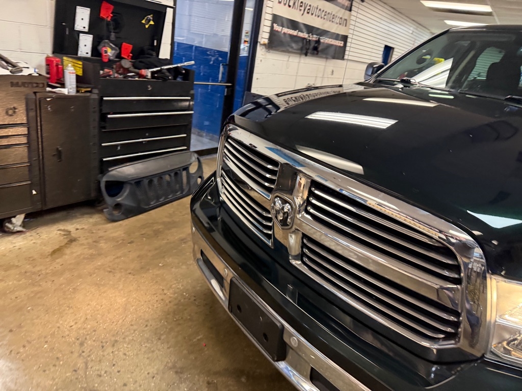 RAM 1500 SLT Crew Cab SWB 4WD 2016