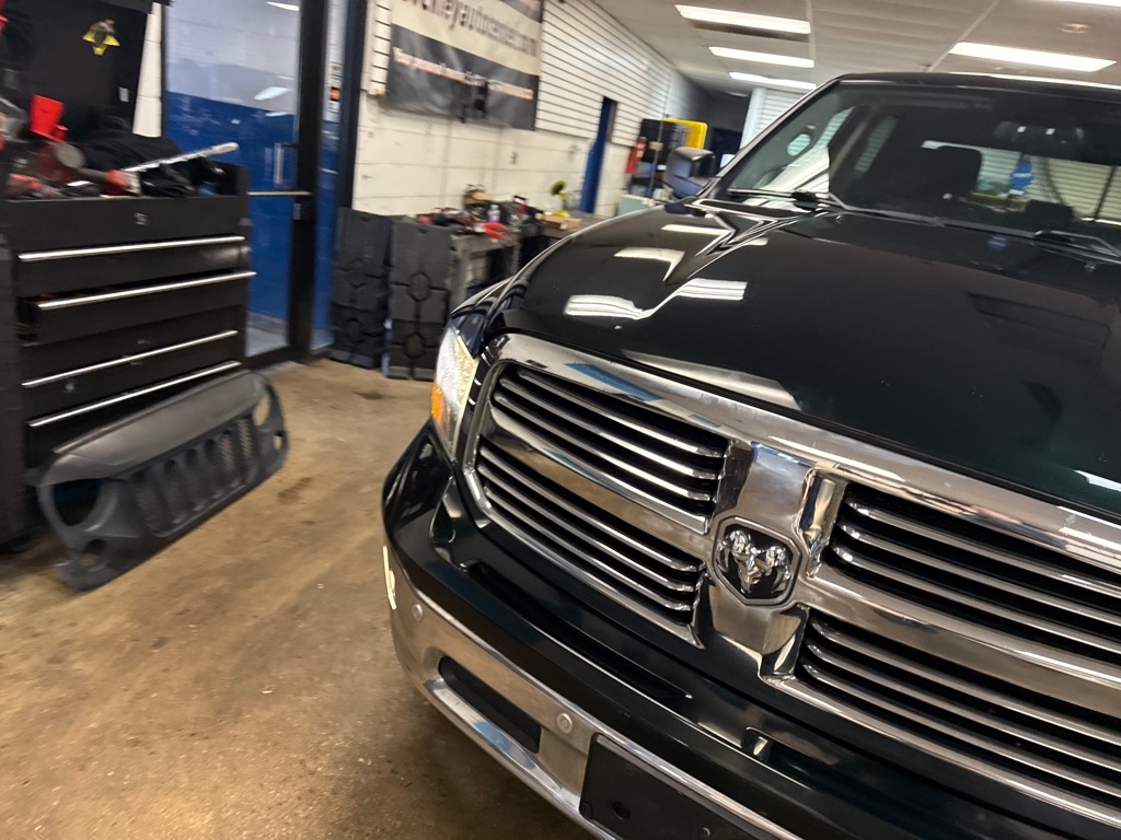 RAM 1500 SLT Crew Cab SWB 4WD 2016