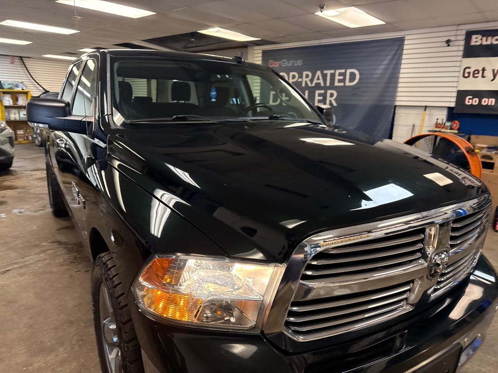RAM 1500 SLT Crew Cab SWB 4WD 2016
