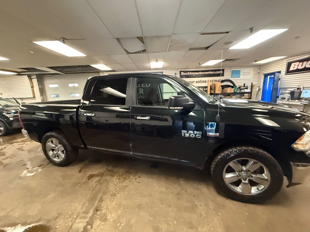 RAM 1500 SLT Crew Cab SWB 4WD 2016
