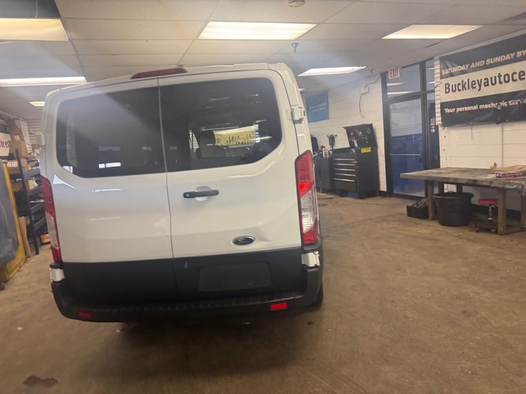 Ford Transit 250 Van Low Roof w/Sliding Pass. 130-in. WB 2021